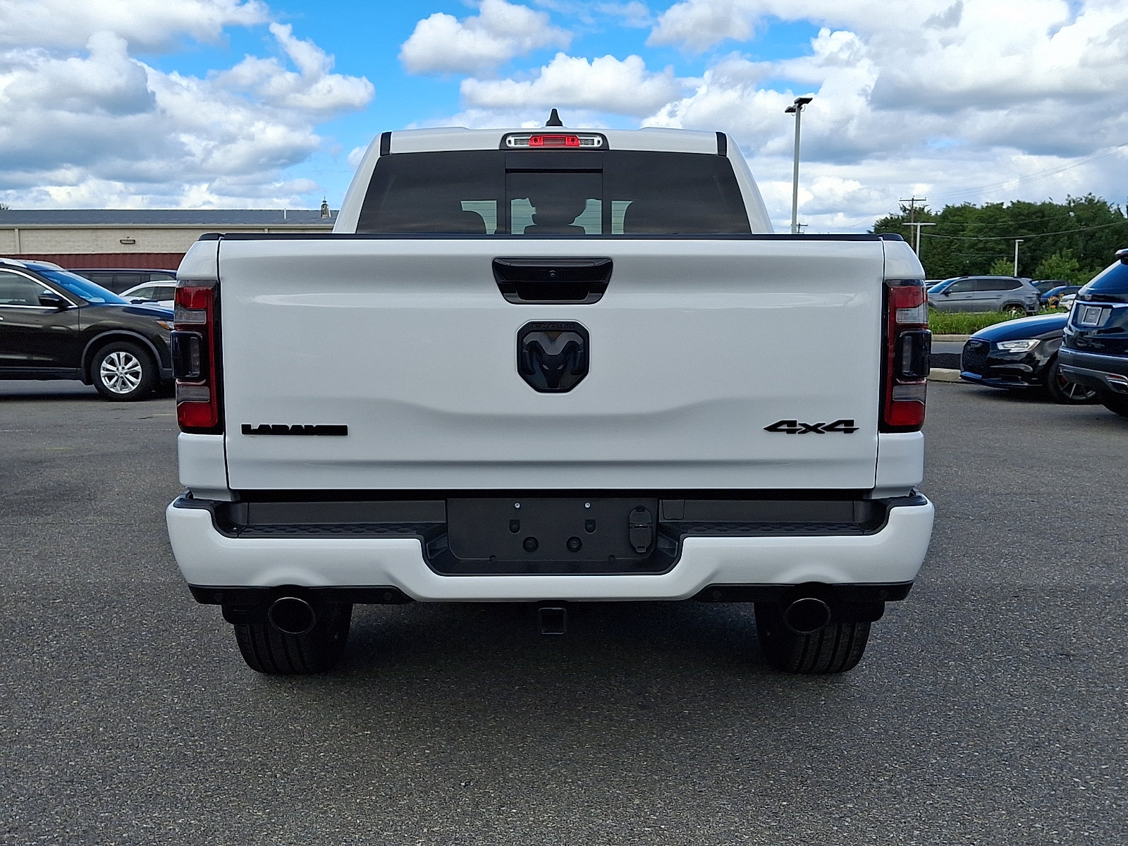 Used 2024 RAM 1500 Laramie AWD/4WD image 5