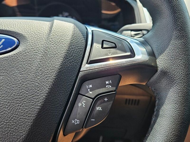 Used 2024 Ford Edge Titanium image 27