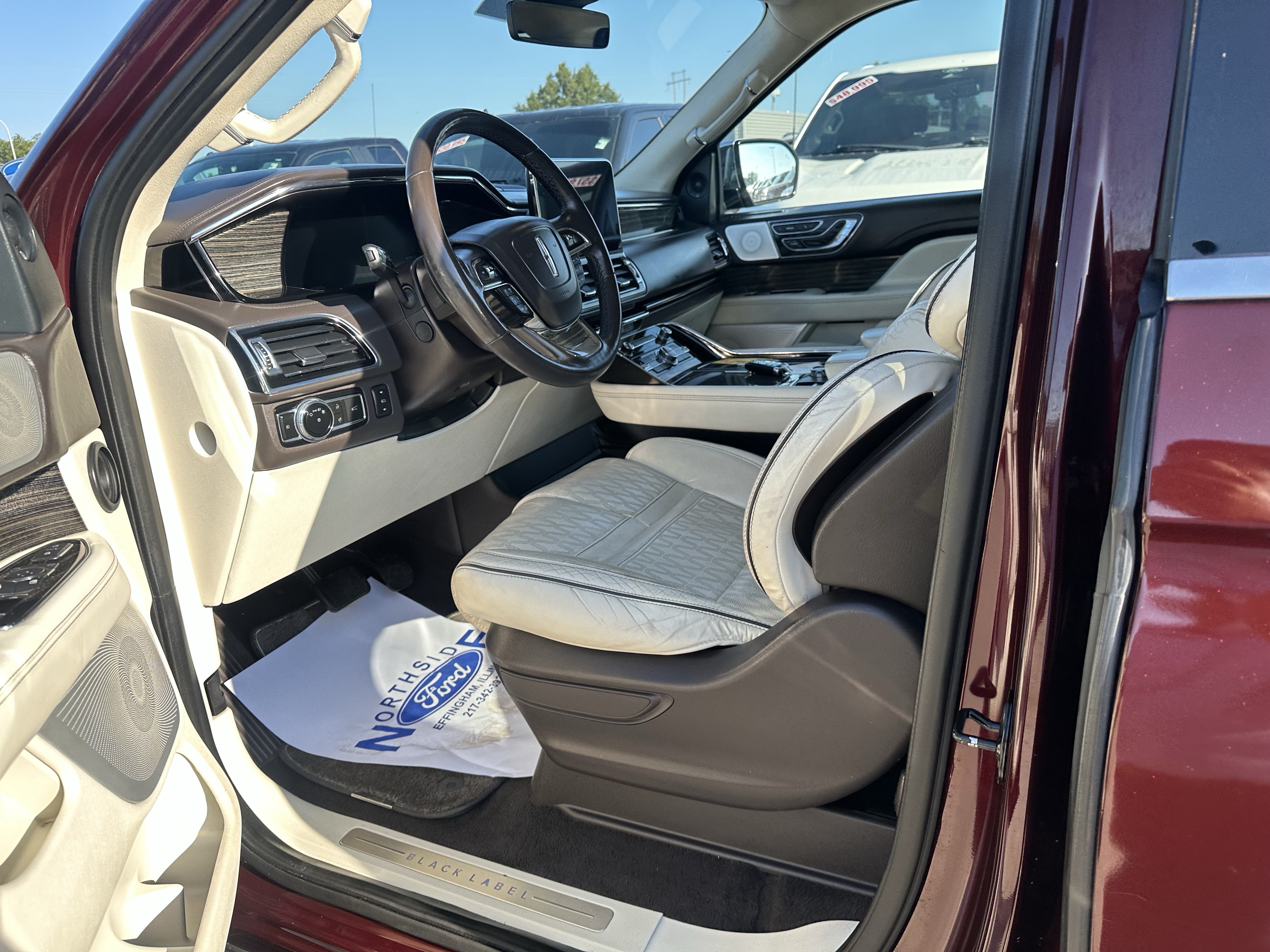 Used 2021 Lincoln Navigator L Black Label w/ Cargo Convenience Package AWD/4WD image 17