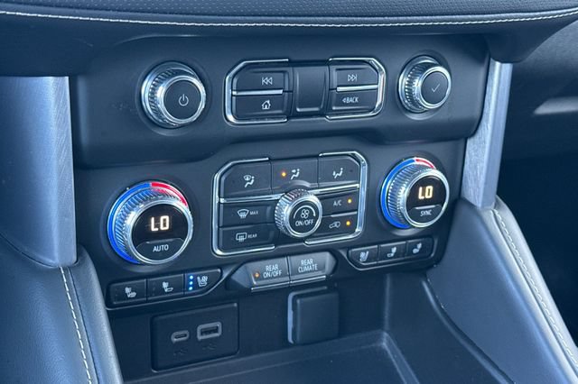 Used 2024 GMC Yukon SLT AWD/4WD image 32