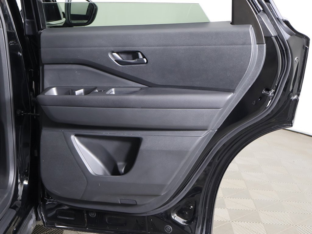 Used 2024 Nissan Pathfinder S image 22