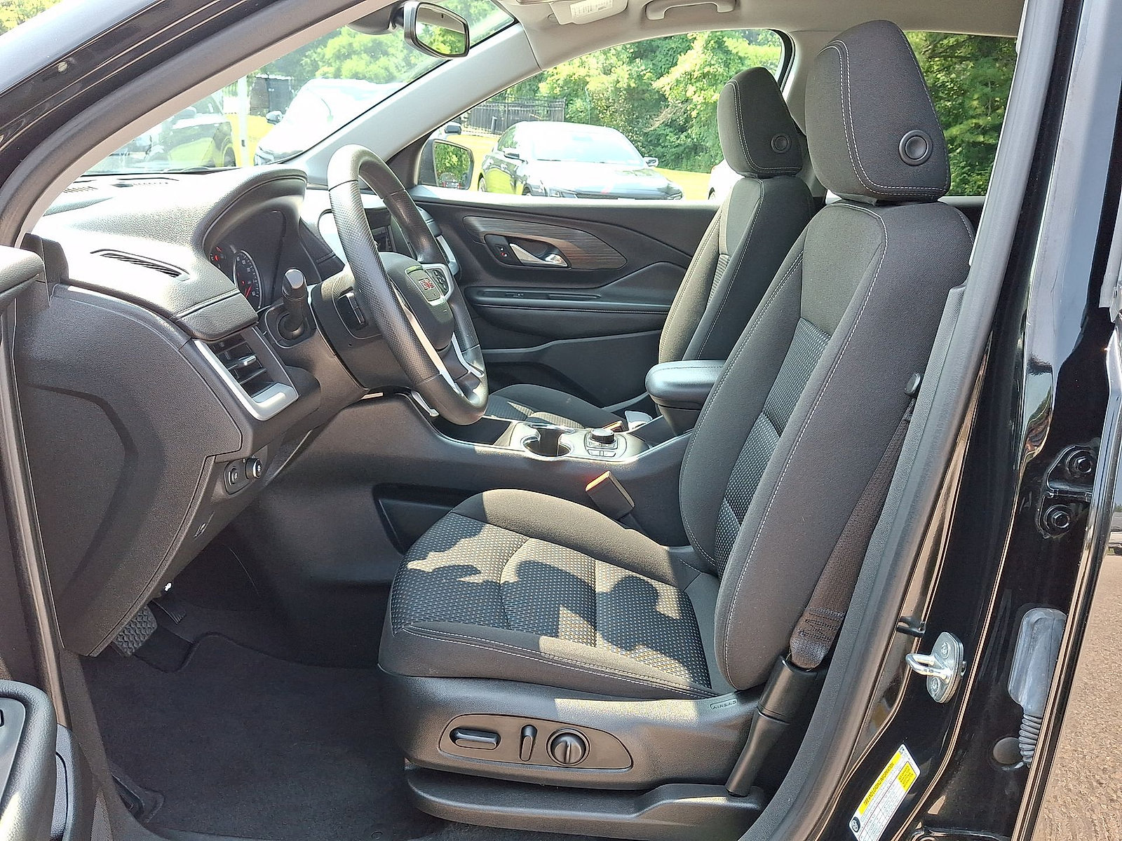 Used 2024 GMC Terrain SLE w/ Driver Convenience Package FWD image 11