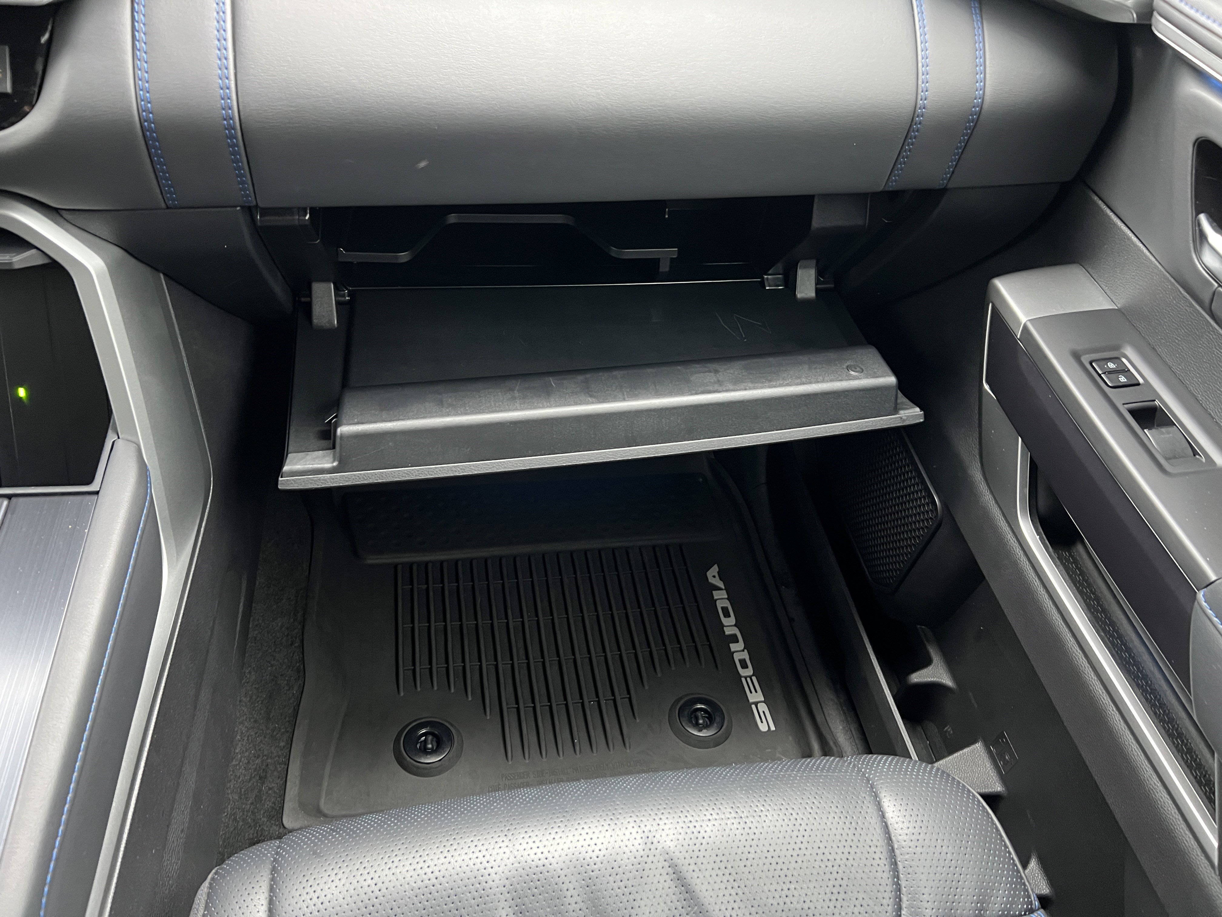 Used 2024 Toyota Sequoia Platinum image 37