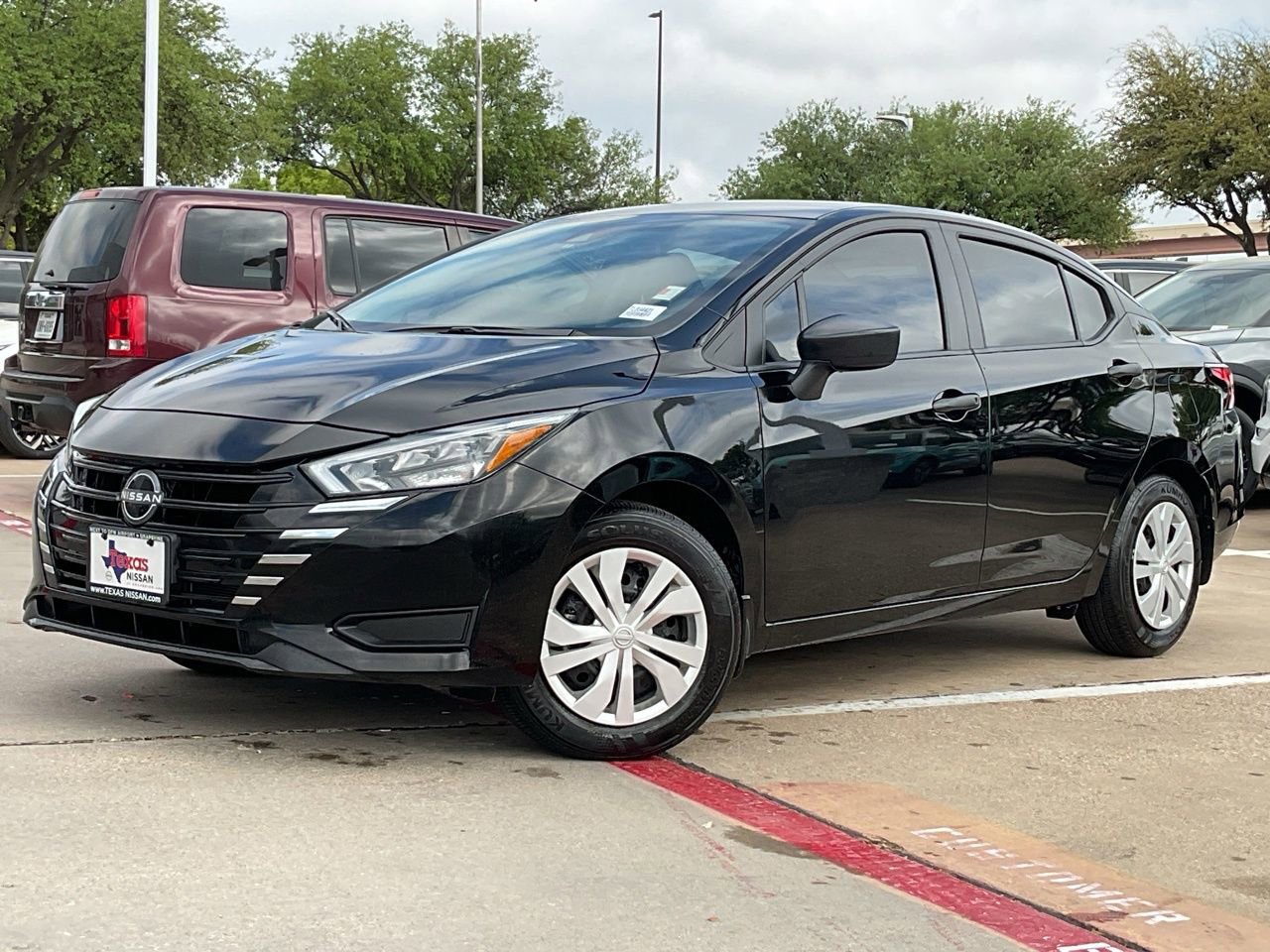 Used 2025 Nissan Versa S w/ Trunk Package image 2