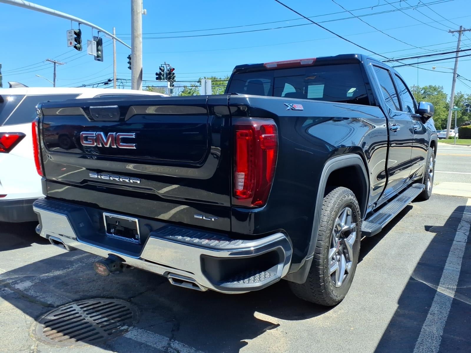 Used 2023 GMC Sierra 1500 SLT w/ SLT Premium Package AWD/4WD image 4