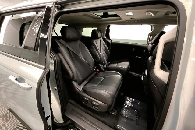 Used 2025 Kia Carnival SX Prestige FWD image 25
