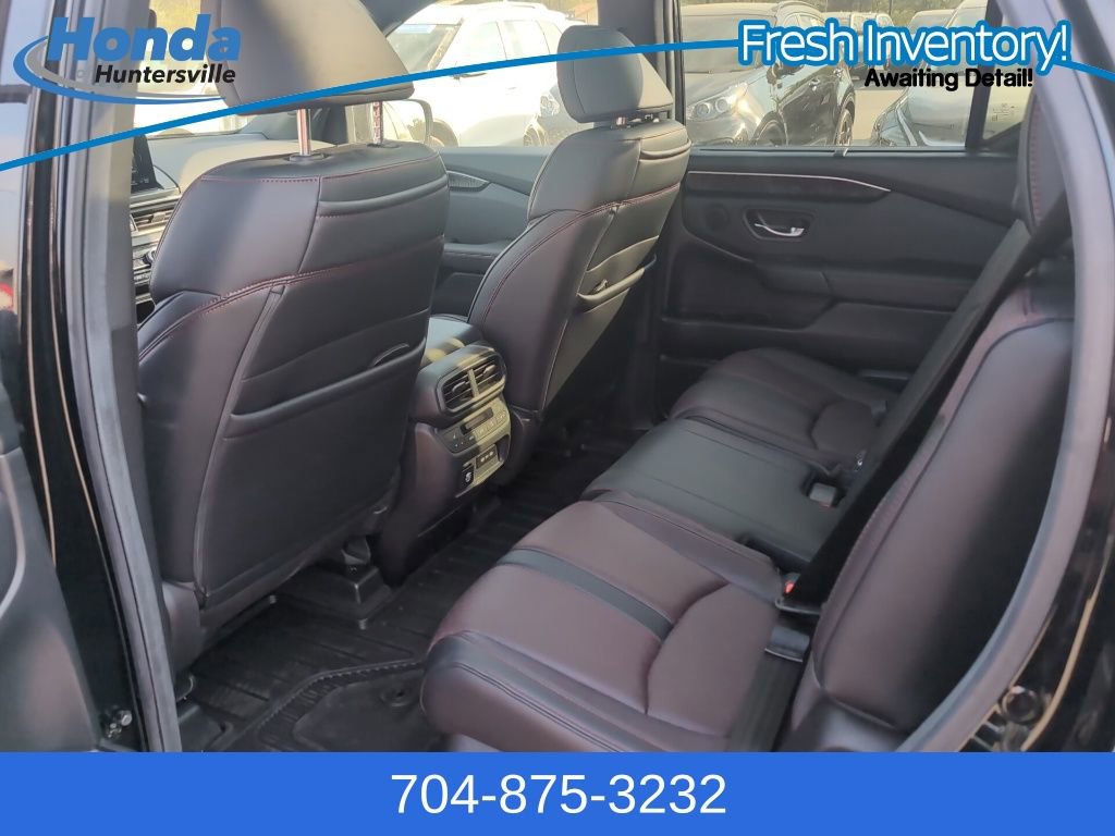 Used 2025 Honda Pilot Black Edition image 13