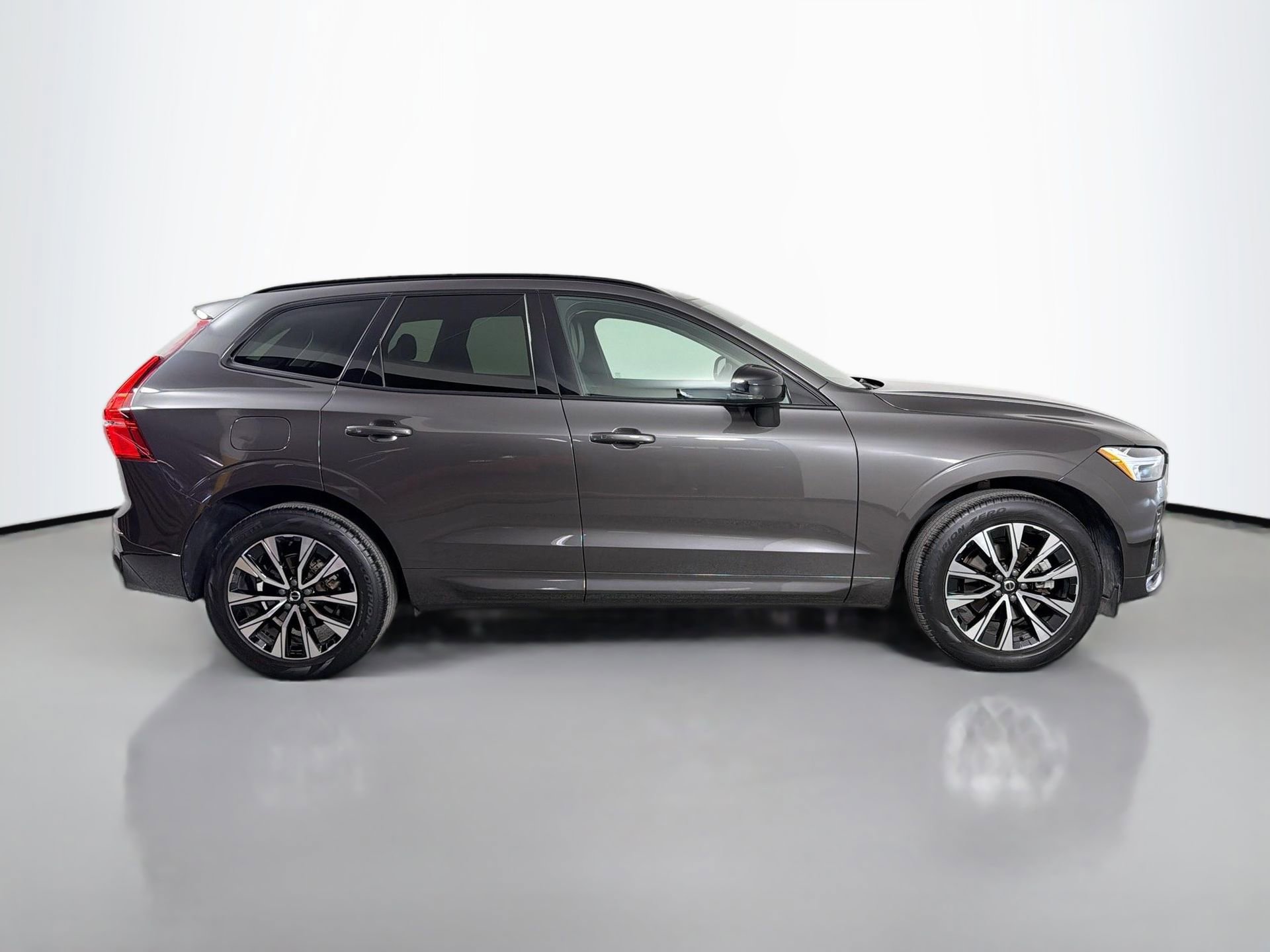 Certified 2024 Volvo XC60 B5 Core w/ Climate Package AWD/4WD image 5