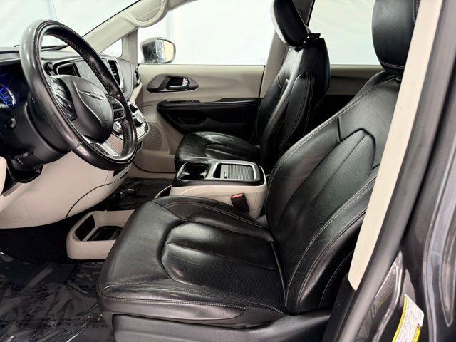 Used 2022 Chrysler Pacifica Touring-L image 26