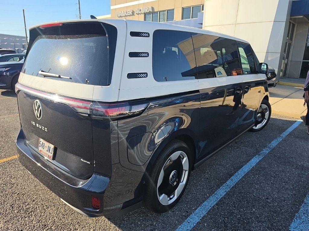 Used 2025 Volkswagen ID. Buzz Pro S Plus AWD/4WD image 4