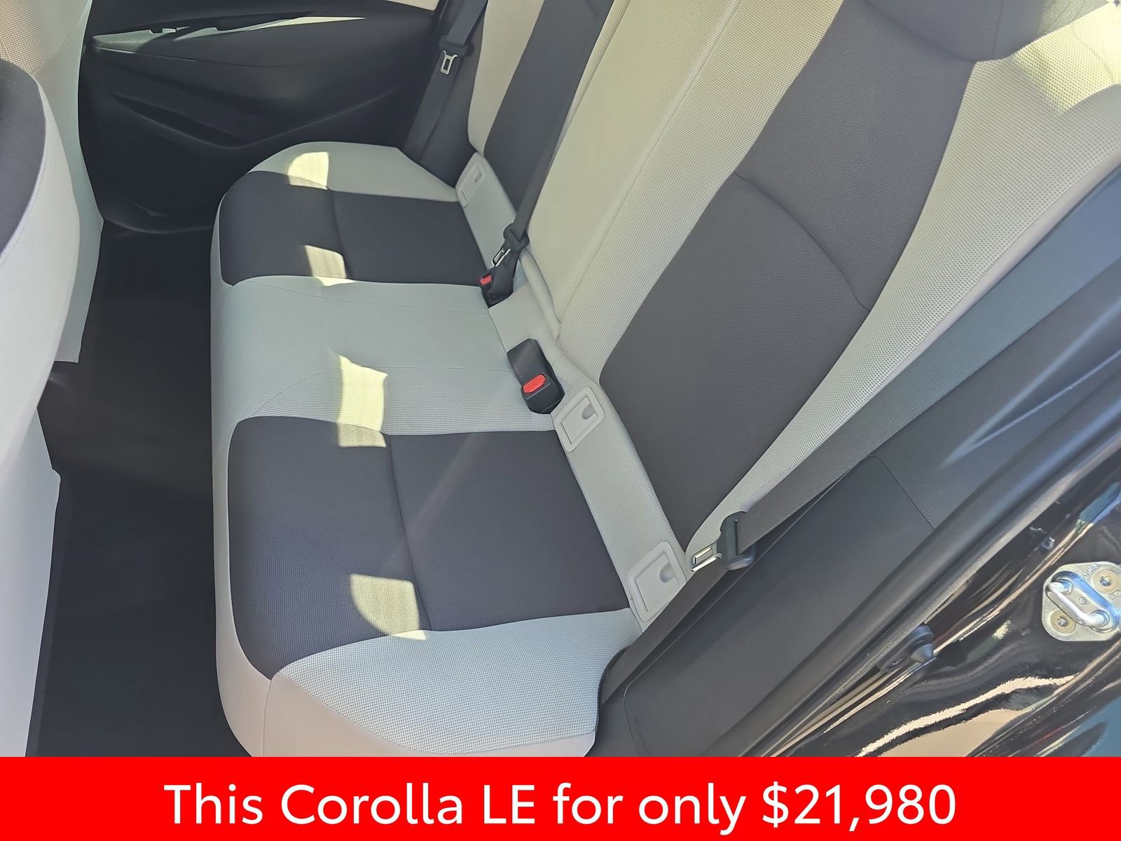 Used 2025 Toyota Corolla LE image 19