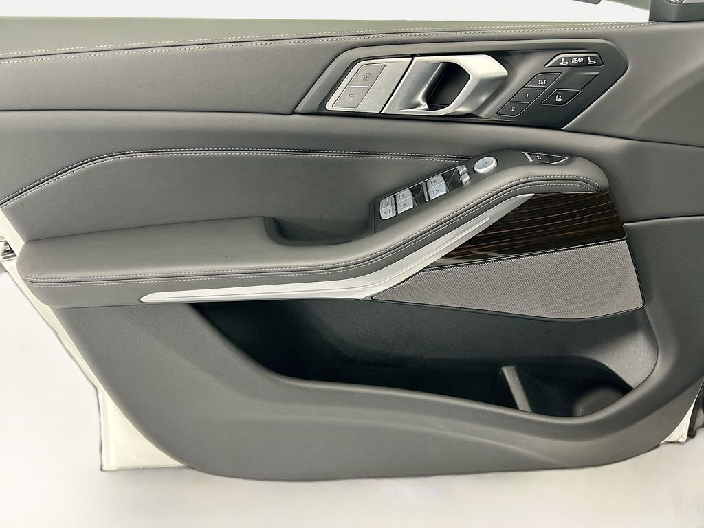 Used 2026 BMW X7 xDrive40i image 23