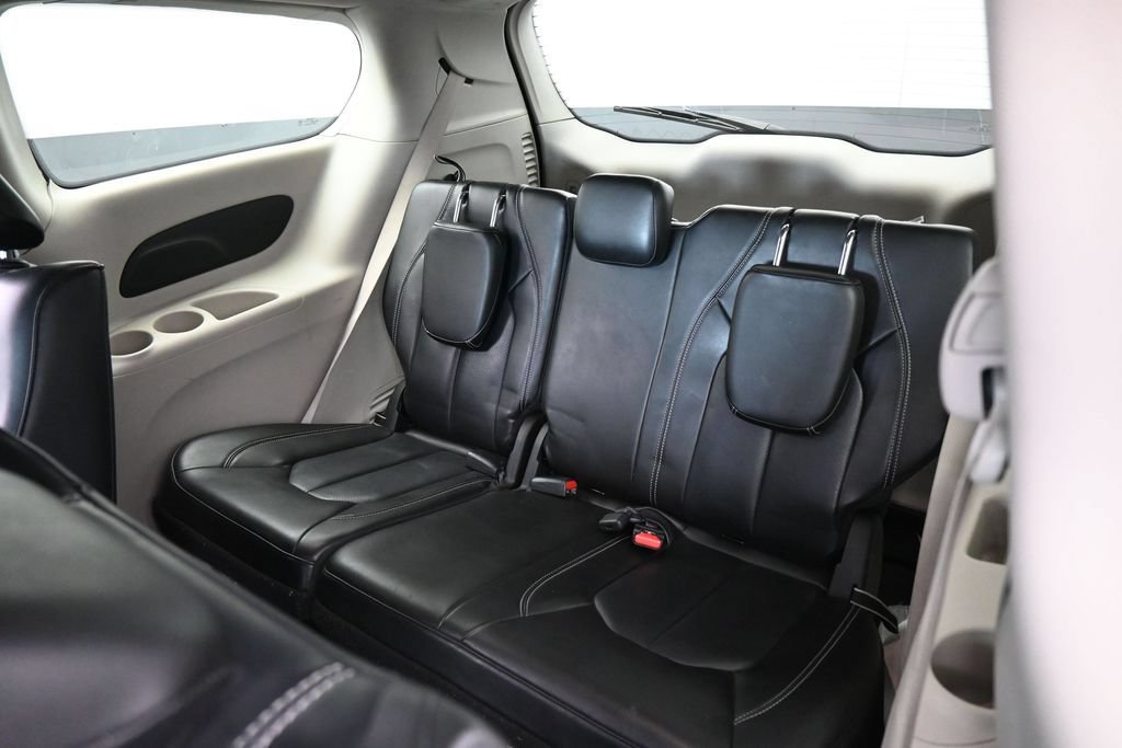 Used 2023 Chrysler Pacifica Touring-L FWD image 34