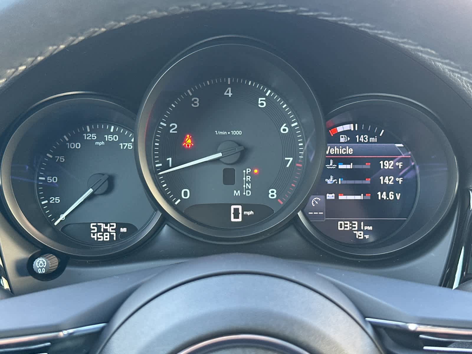 Certified 2025 Porsche Macan AWD/4WD image 28