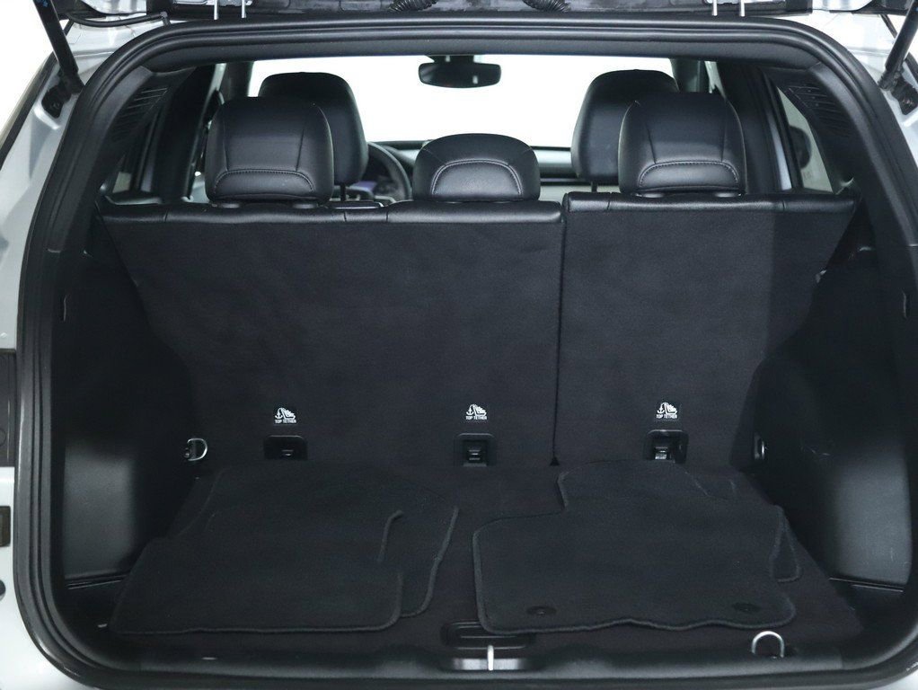 Used 2025 Jeep Compass Limited image 30