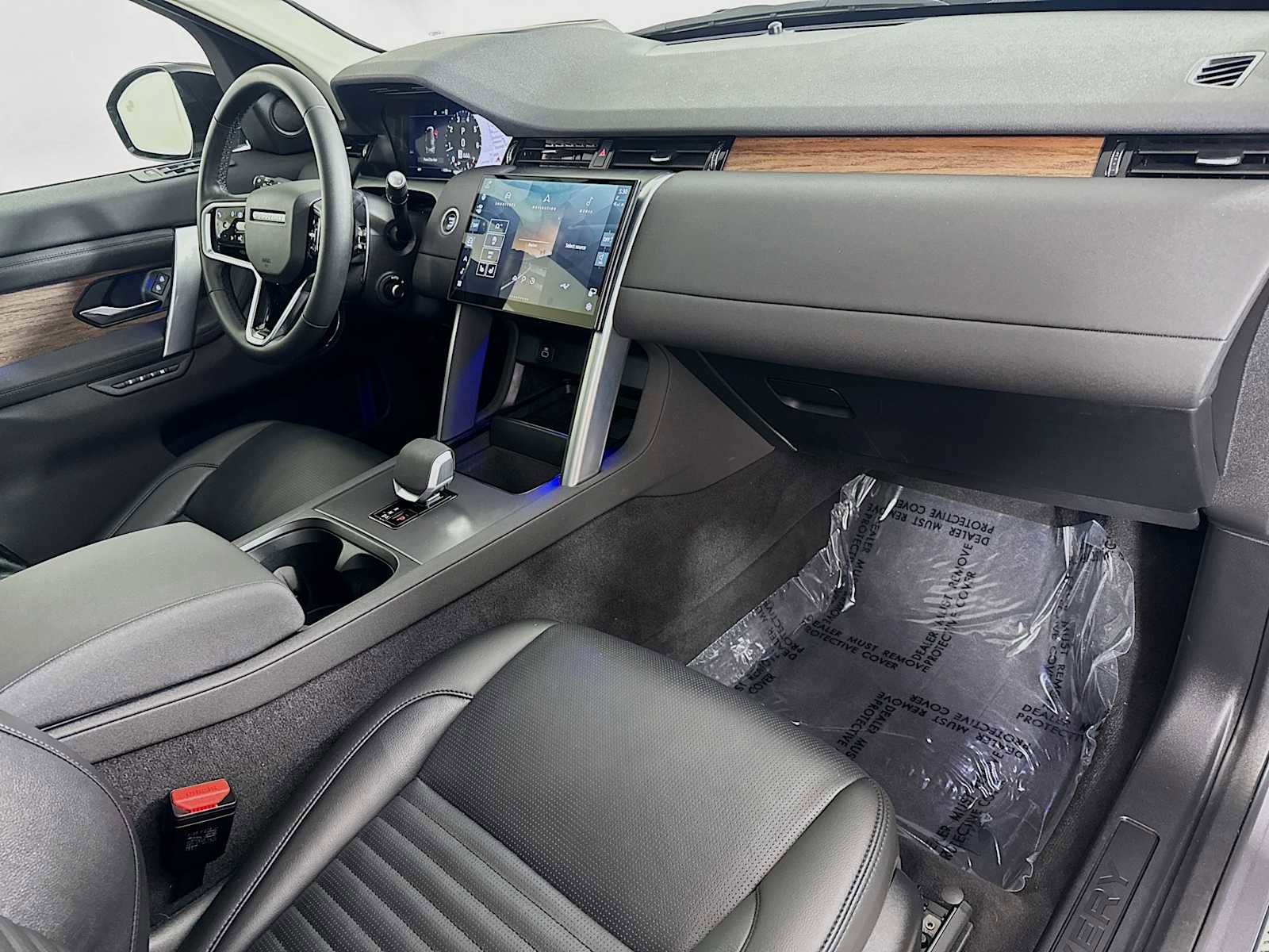 Used 2025 Land Rover Discovery Sport S image 28