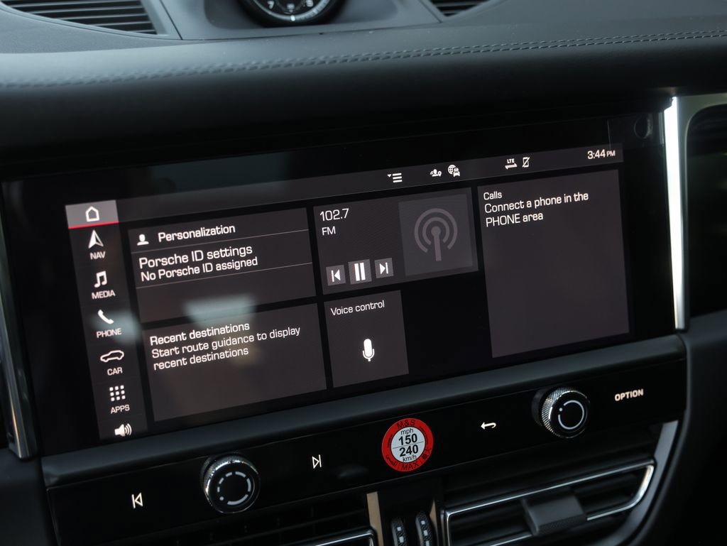 Certified 2025 Porsche Macan image 24