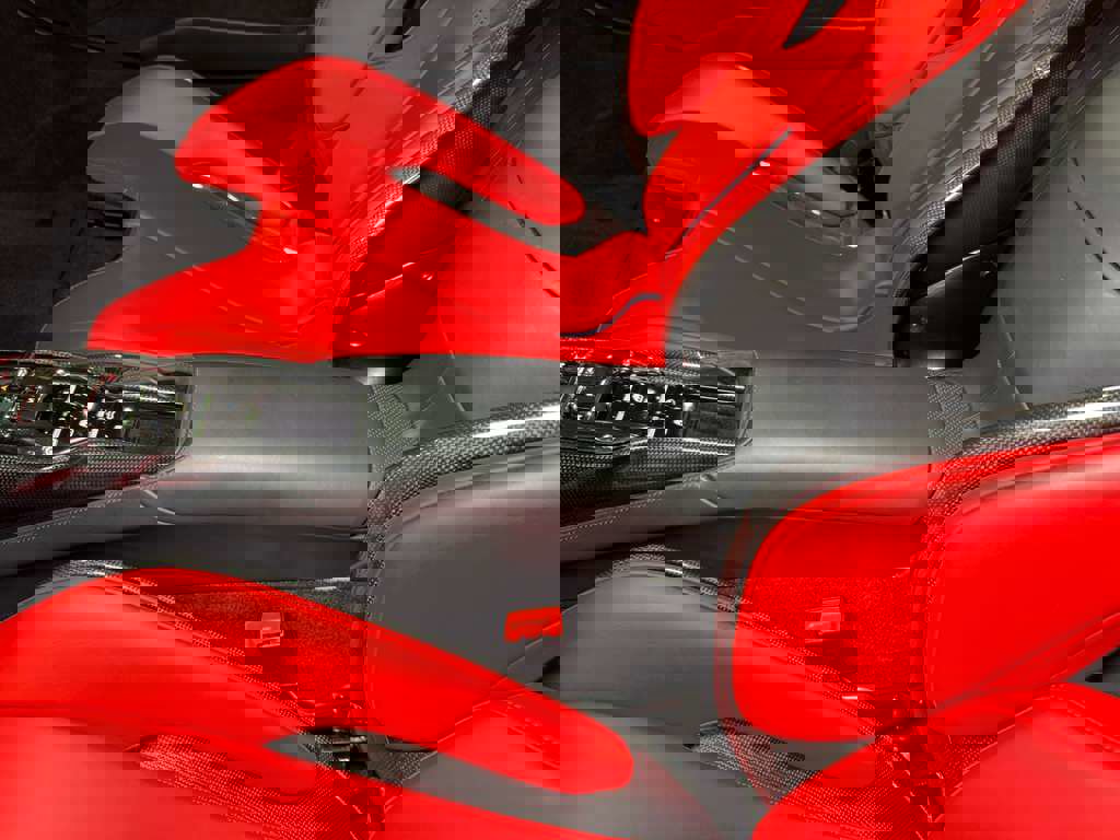 Used 2023 Ferrari SF90 Spider image 30