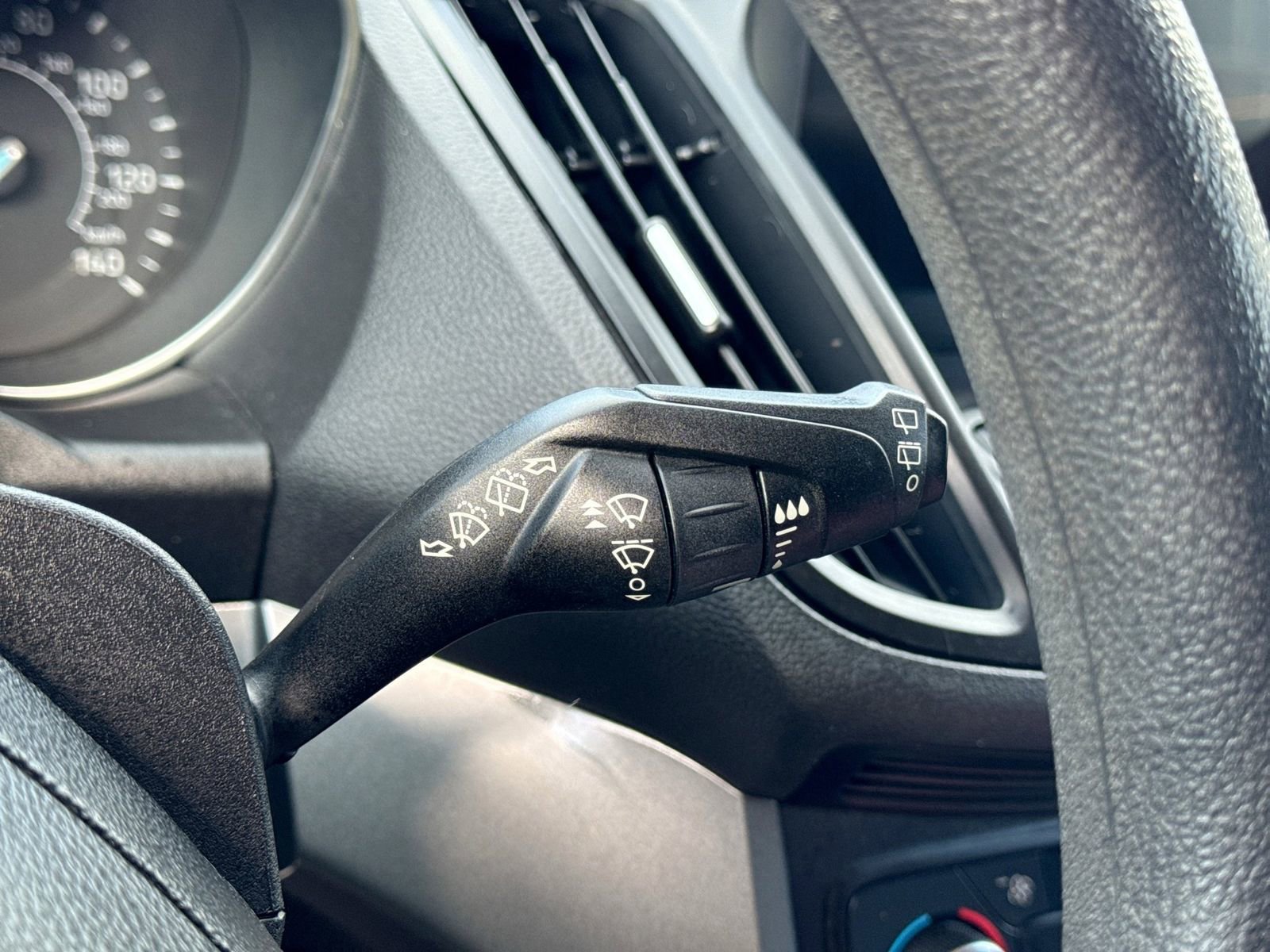 Used 2017 Ford Escape SE w/ Equipment Group 201A image 24