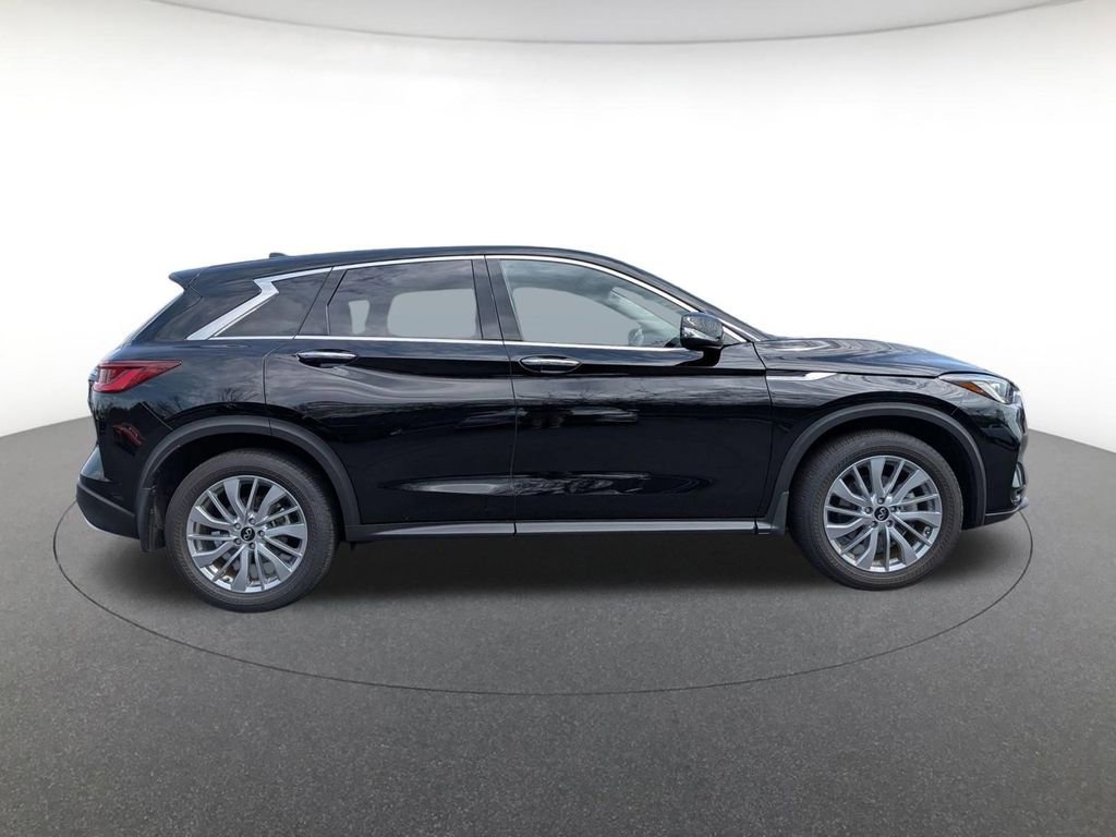 Used 2025 INFINITI QX50 Pure image 4