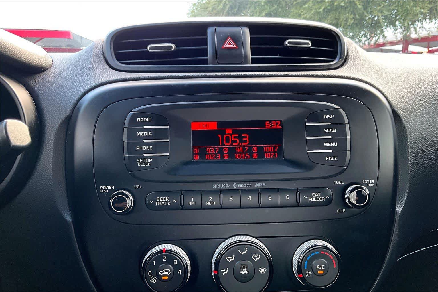 Used 2014 Kia Soul FWD image 29