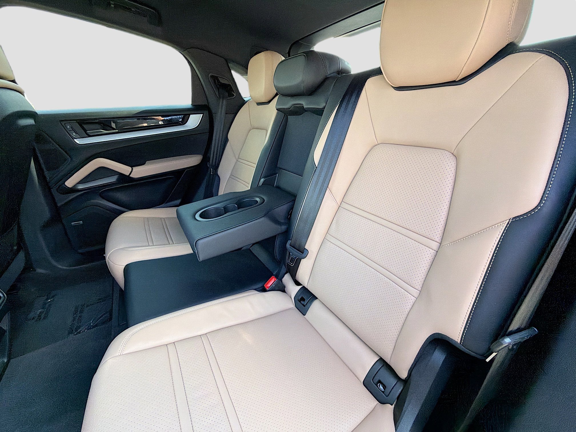 Used 2025 Porsche Cayenne Coupe image 21