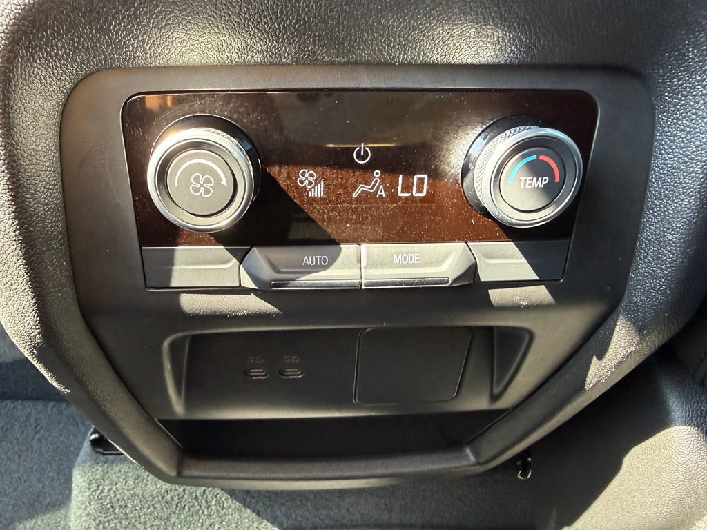 Used 2025 Buick Enclave Preferred AWD/4WD image 13