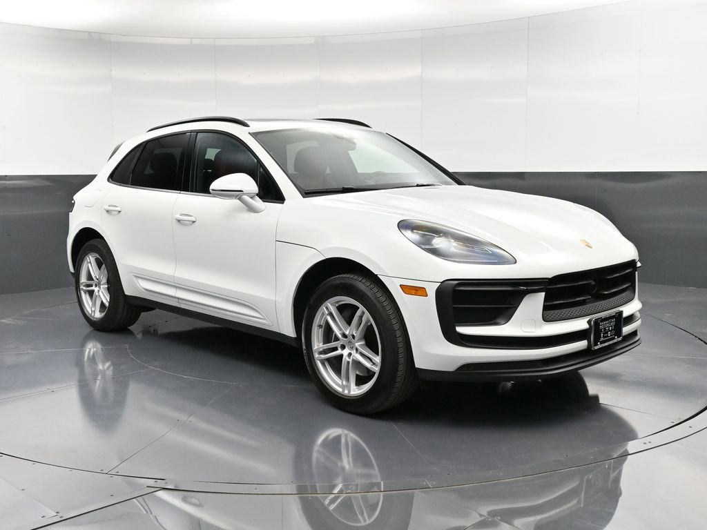 Certified 2022 Porsche Macan image 10