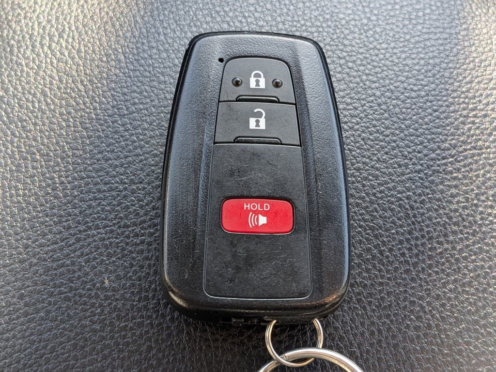 Used 2024 Toyota RAV4 XLE AWD/4WD image 30