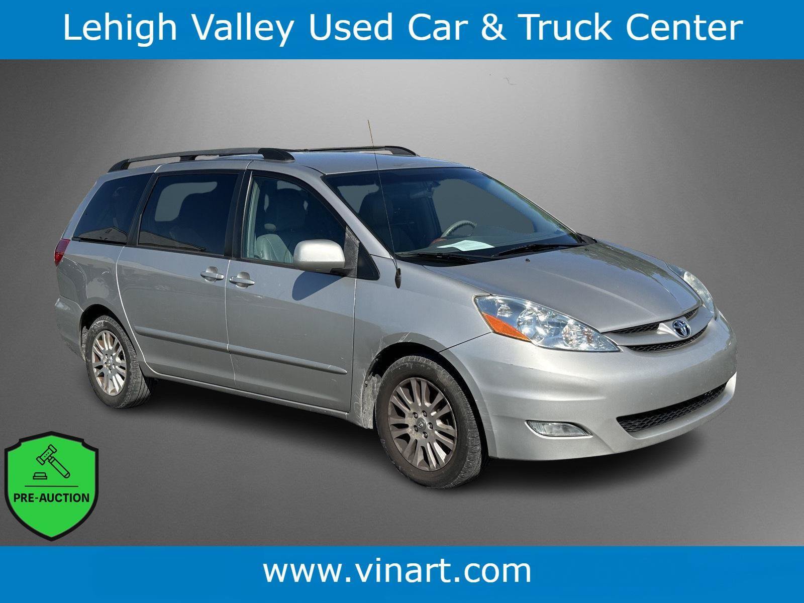 Used 2010 Toyota Sienna XLE FWD image 1