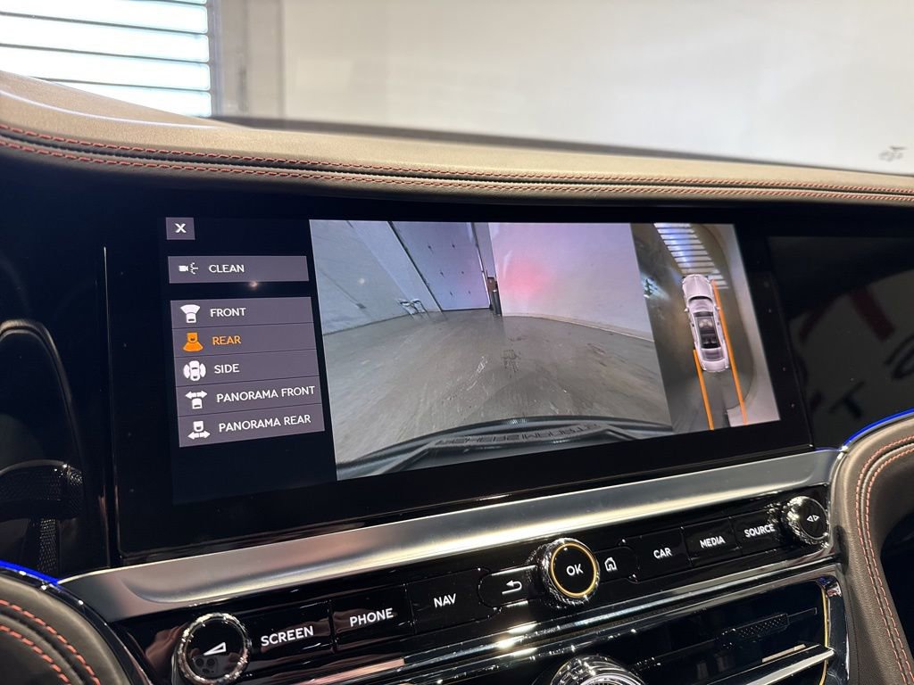 Used 2022 Bentley Flying Spur V8 image 32