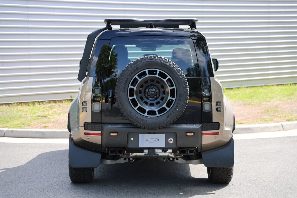 New 2026 Land Rover Defender 110 OCTA AWD/4WD image 3