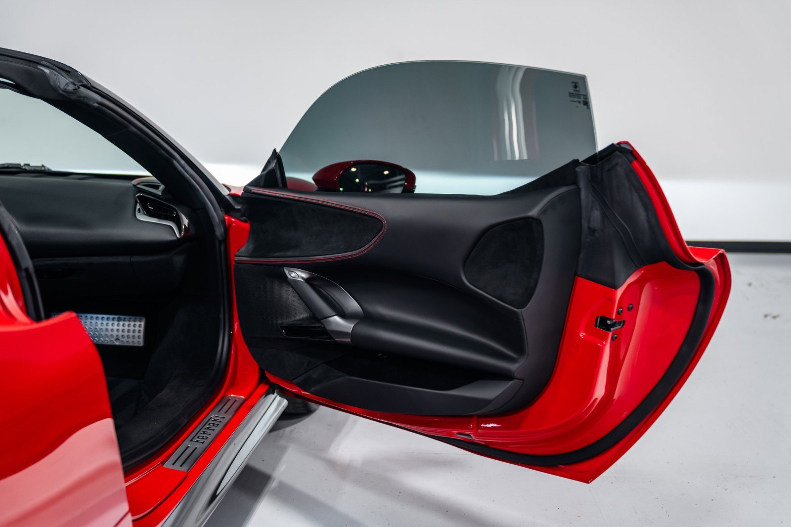 Used 2024 Ferrari SF90 Spider image 49