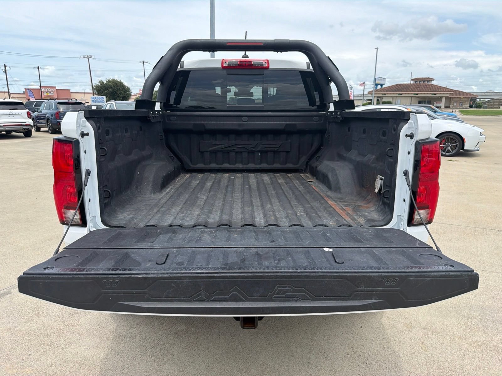 Used 2024 Chevrolet Colorado ZR2 w/ Safety Package AWD/4WD image 16