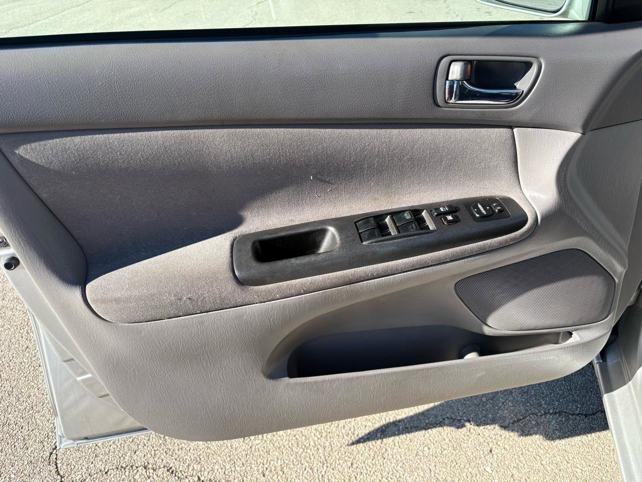 Used 2006 Toyota Camry LE FWD image 11