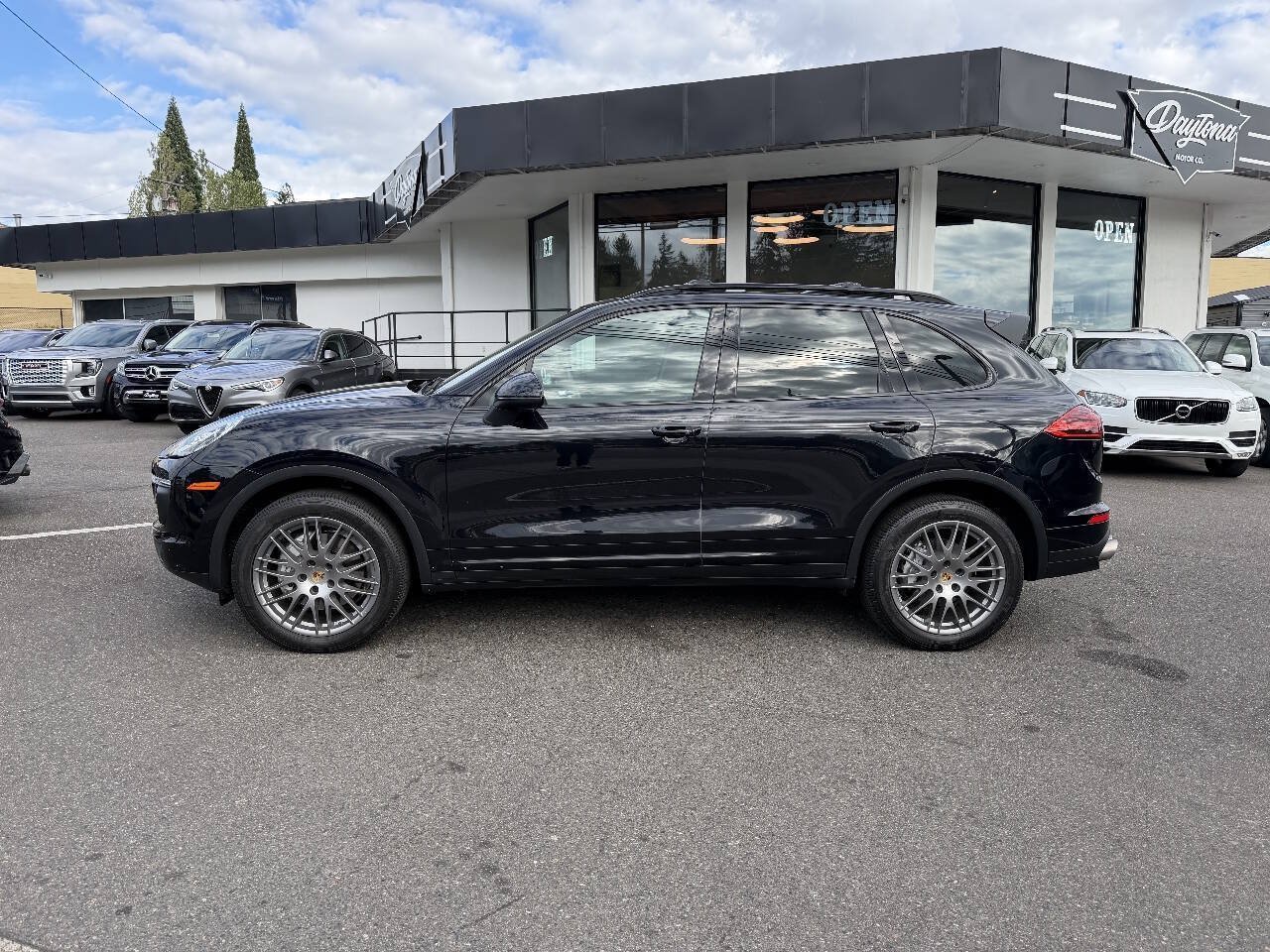 Used 2016 Porsche Cayenne S AWD/4WD image 2