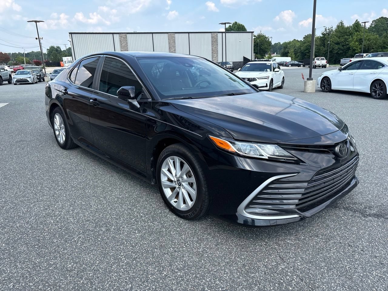 Used 2022 Toyota Camry LE FWD image 11
