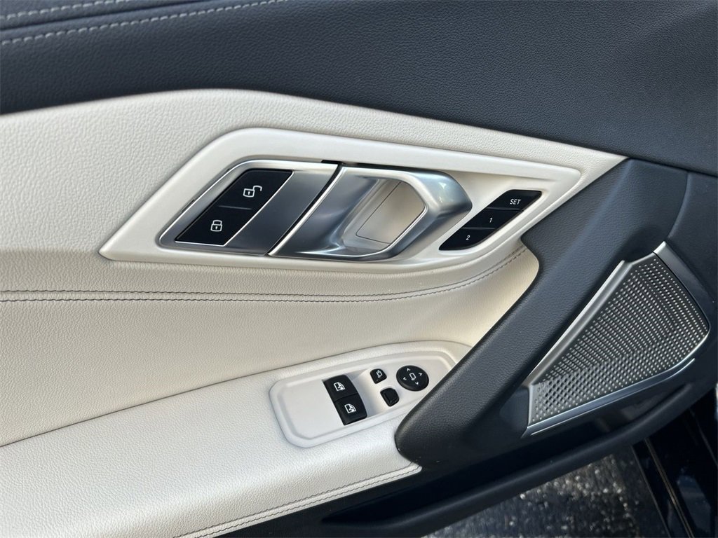 Used 2023 BMW Z4 M40i w/ Premium Package image 16