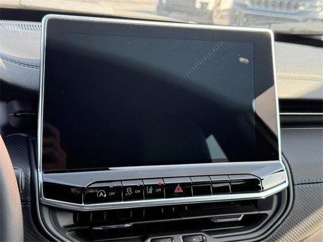 New 2025 Jeep Compass Latitude w/ Sun & Sound Group image 22