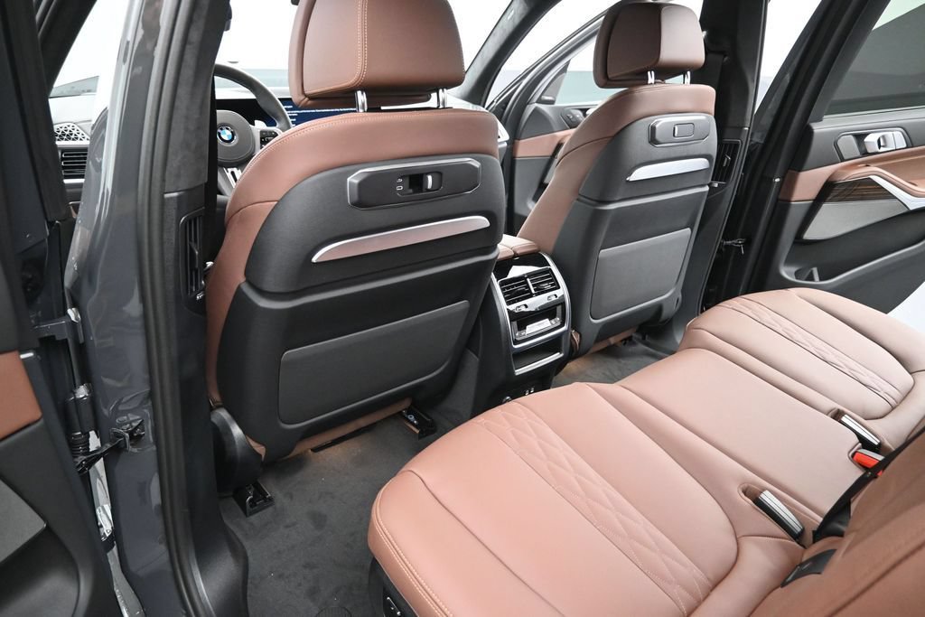New 2027 BMW X7 M60i AWD/4WD image 30