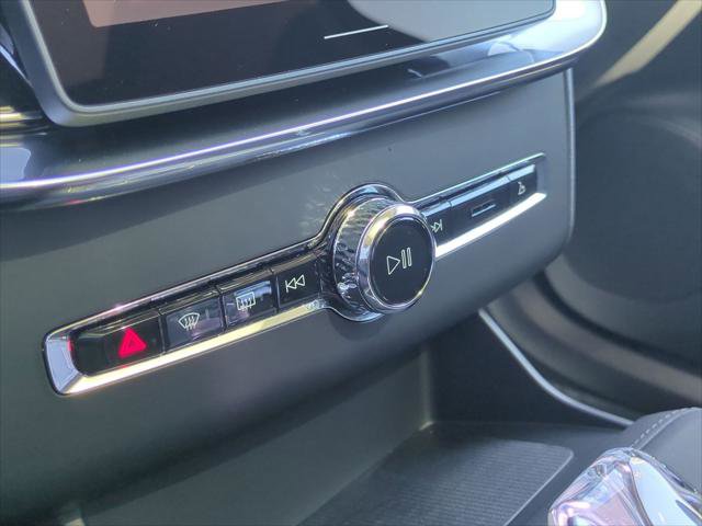 Used 2025 Volvo XC90 B6 Plus w/ Protection Package Premier image 16