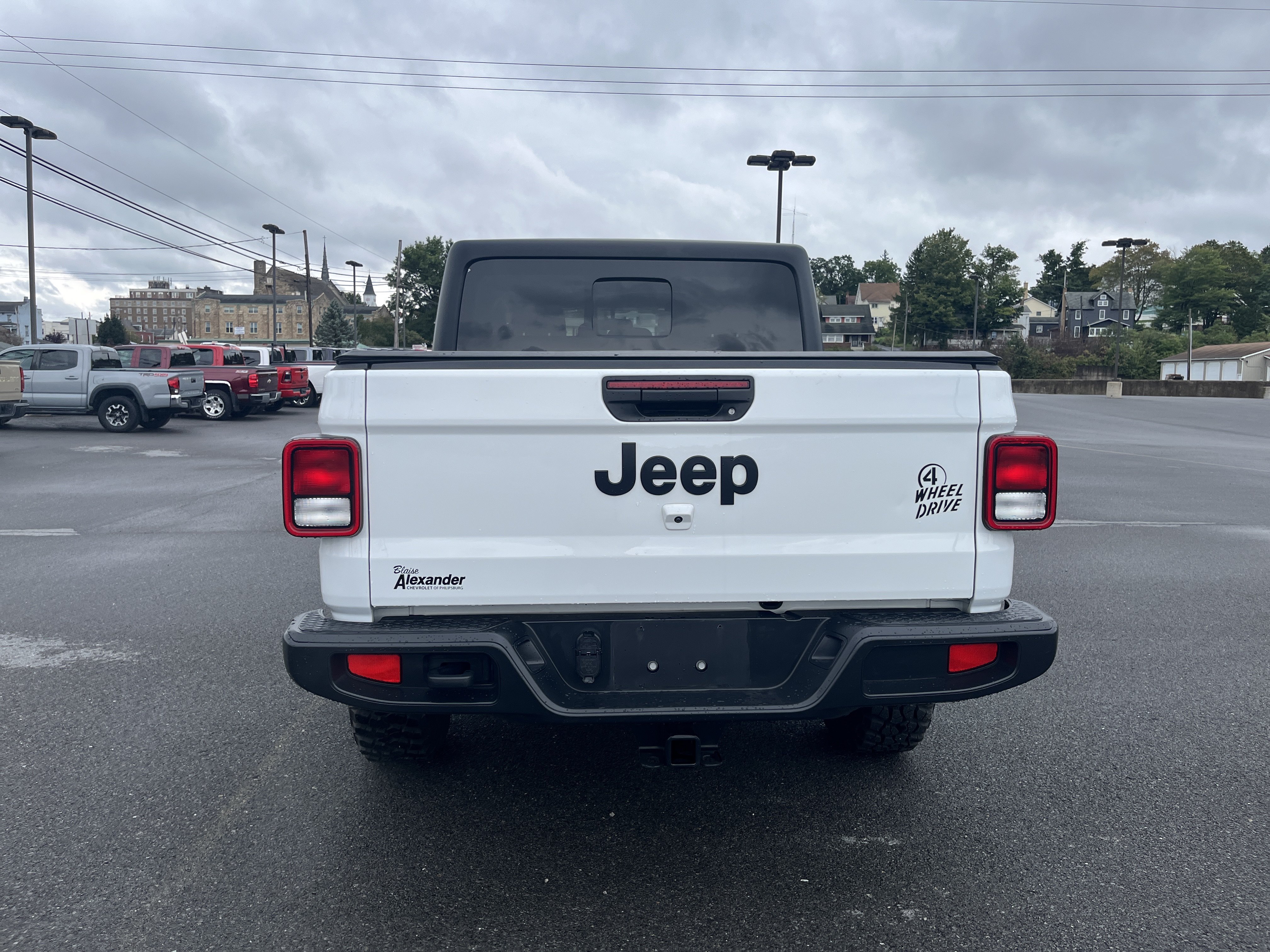 Used 2022 Jeep Gladiator Sport AWD/4WD image 13