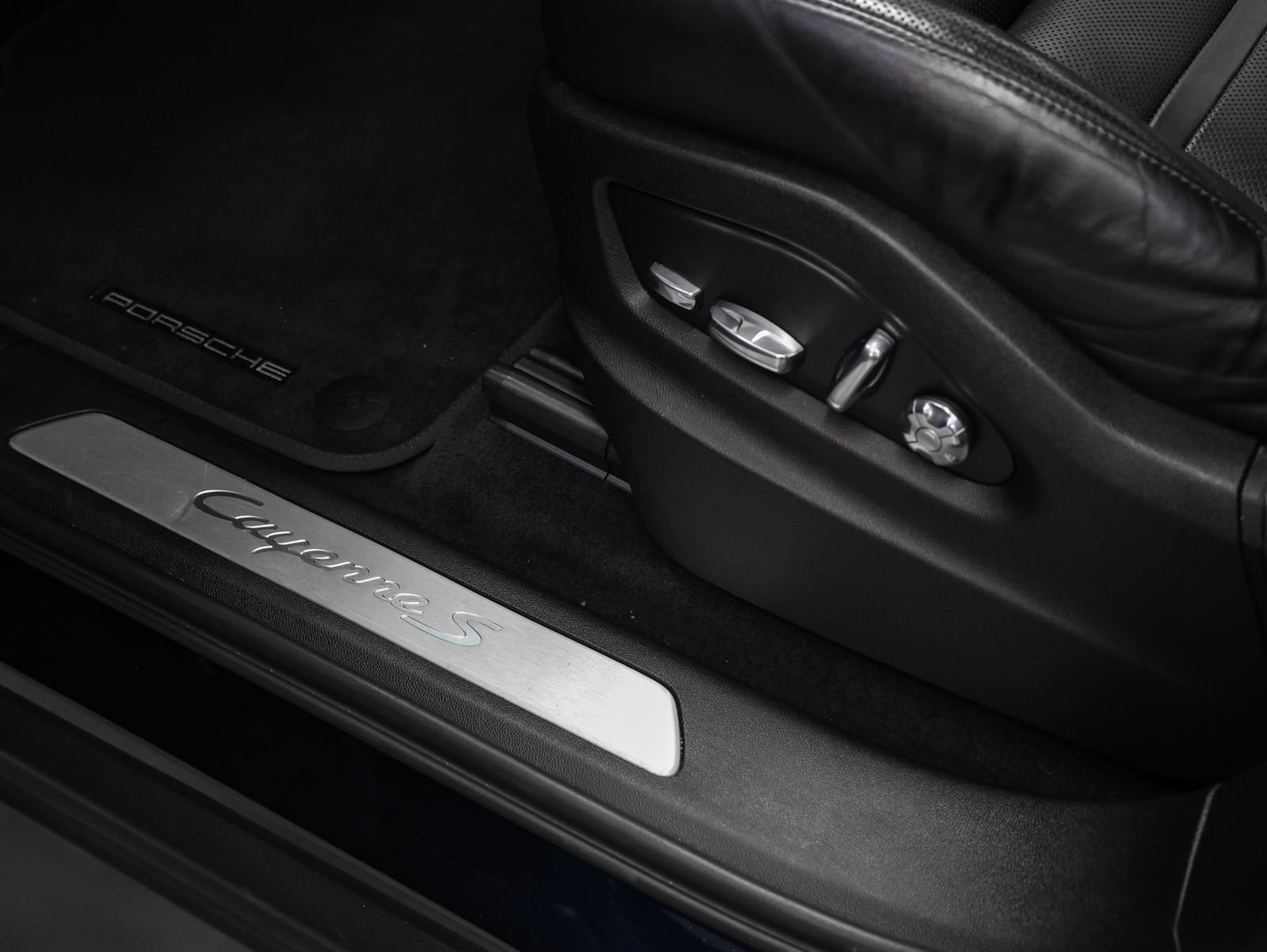 Certified 2019 Porsche Cayenne S image 25