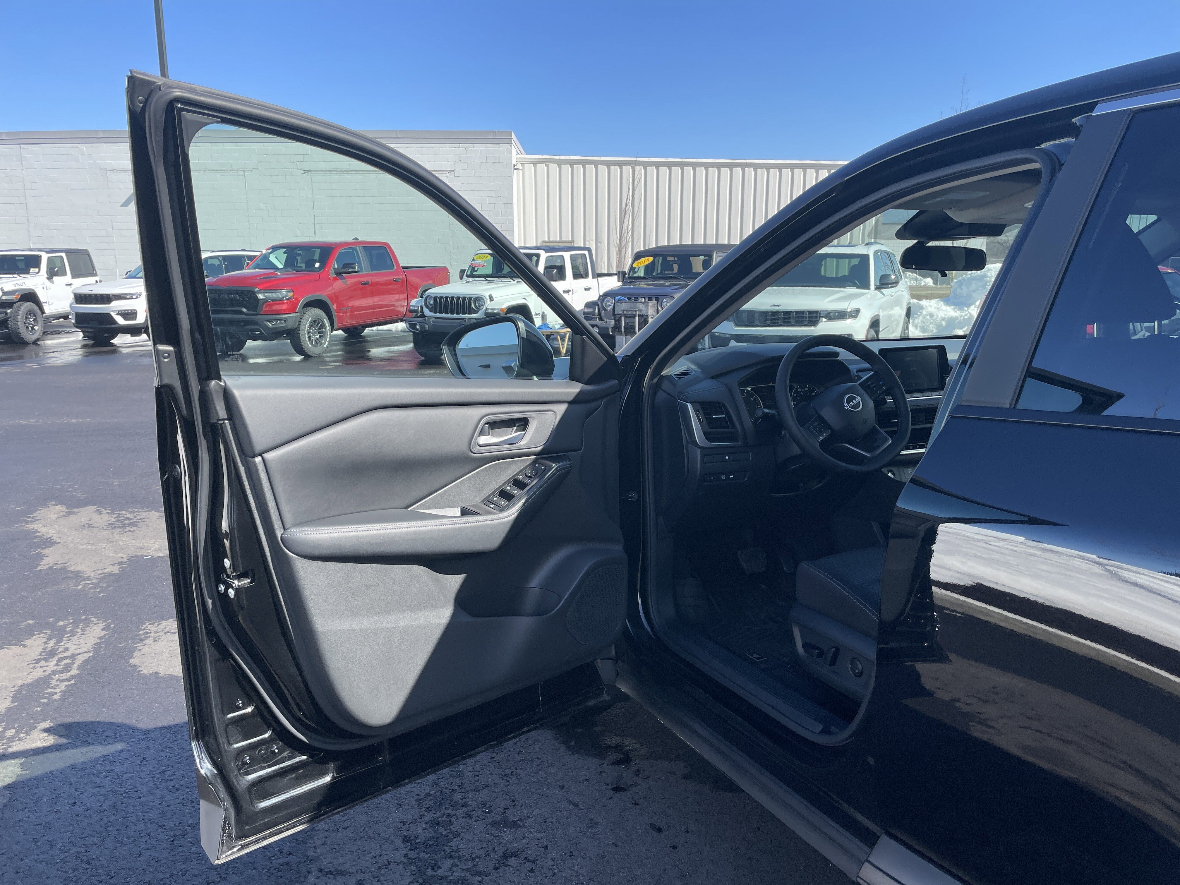 Used 2026 Nissan Rogue SV image 32