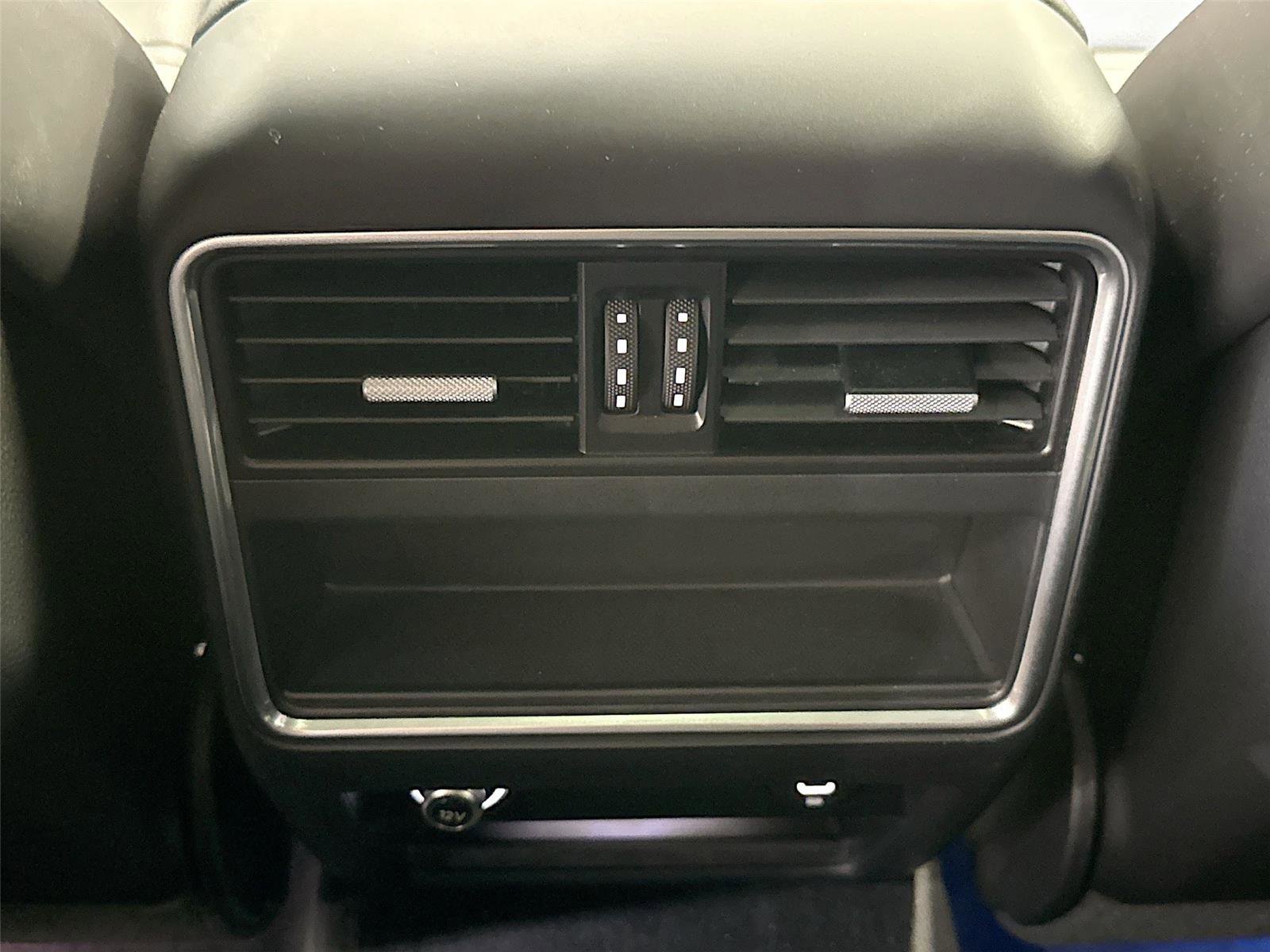 Used 2022 Porsche Cayenne Platinum Edition AWD/4WD image 27