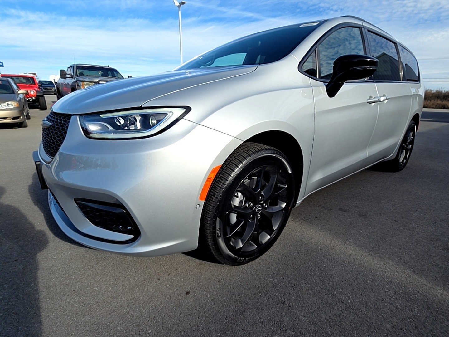 New 2026 Chrysler Pacifica Select w/ S Appearance Package