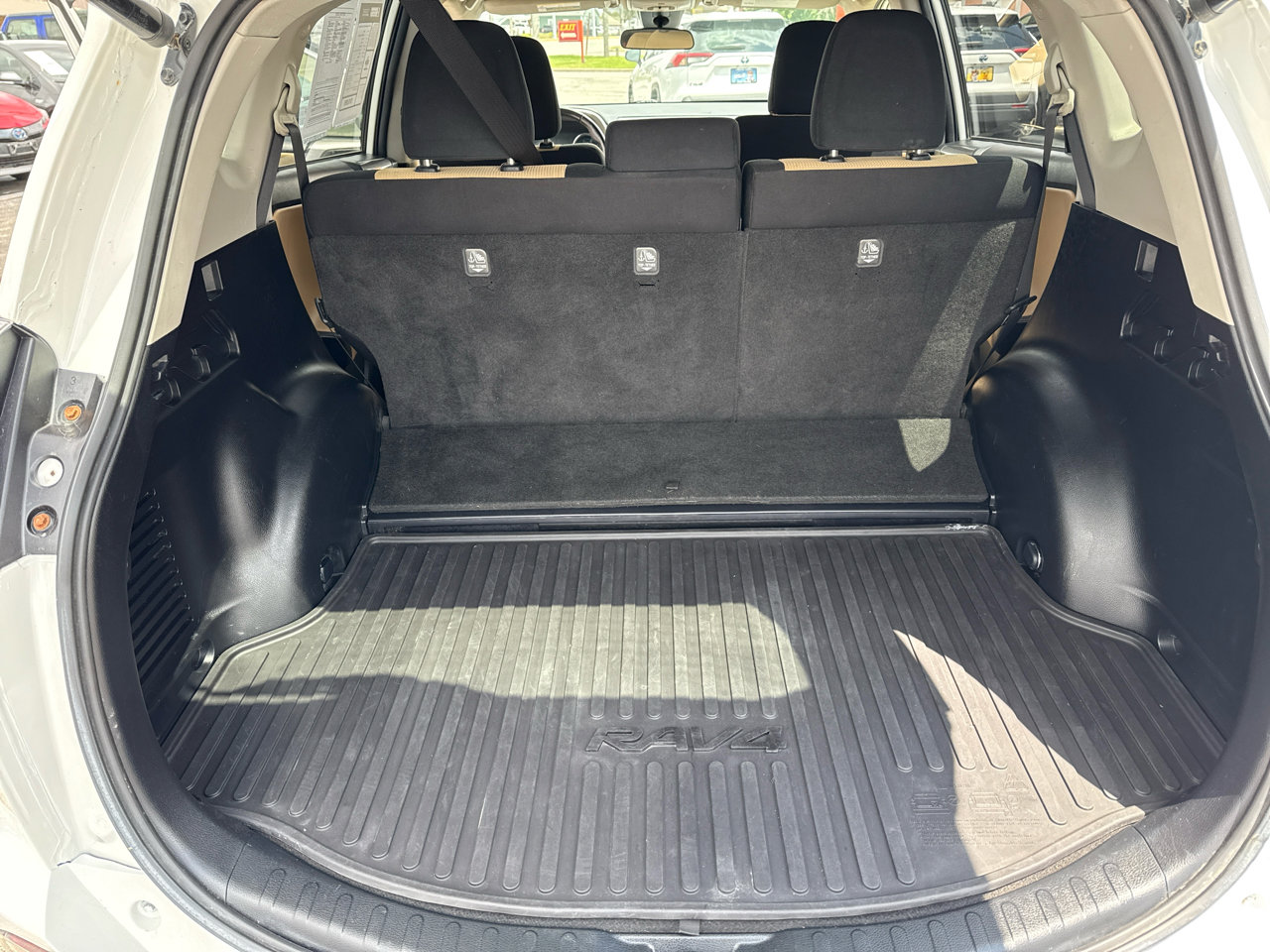 Used 2018 Toyota RAV4 XLE image 20