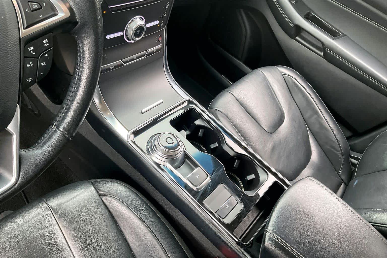 Used 2019 Ford Edge Titanium w/ Cold Weather Package AWD/4WD image 16
