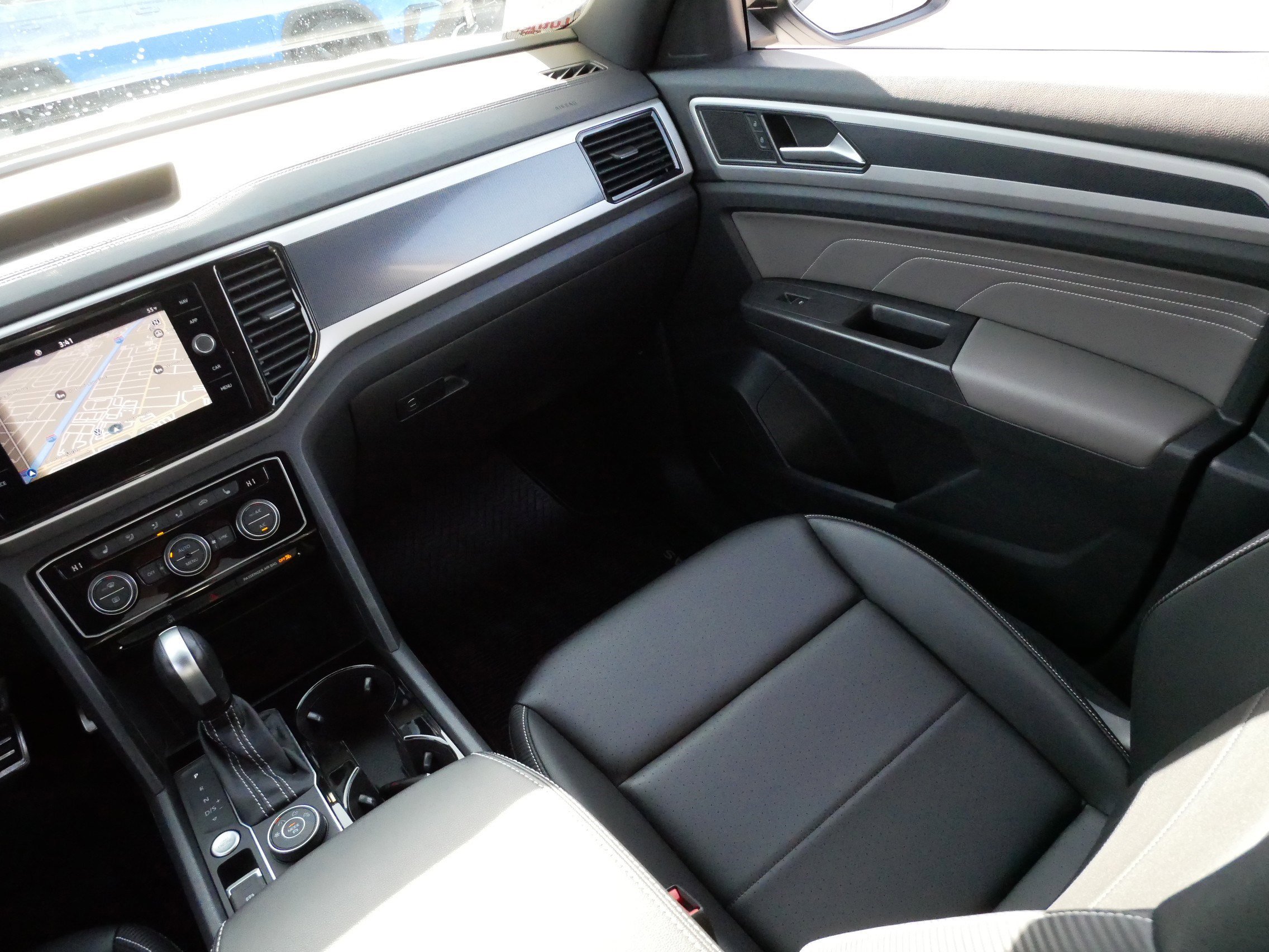 Used 2023 Volkswagen Atlas Cross Sport SEL R-Line image 11