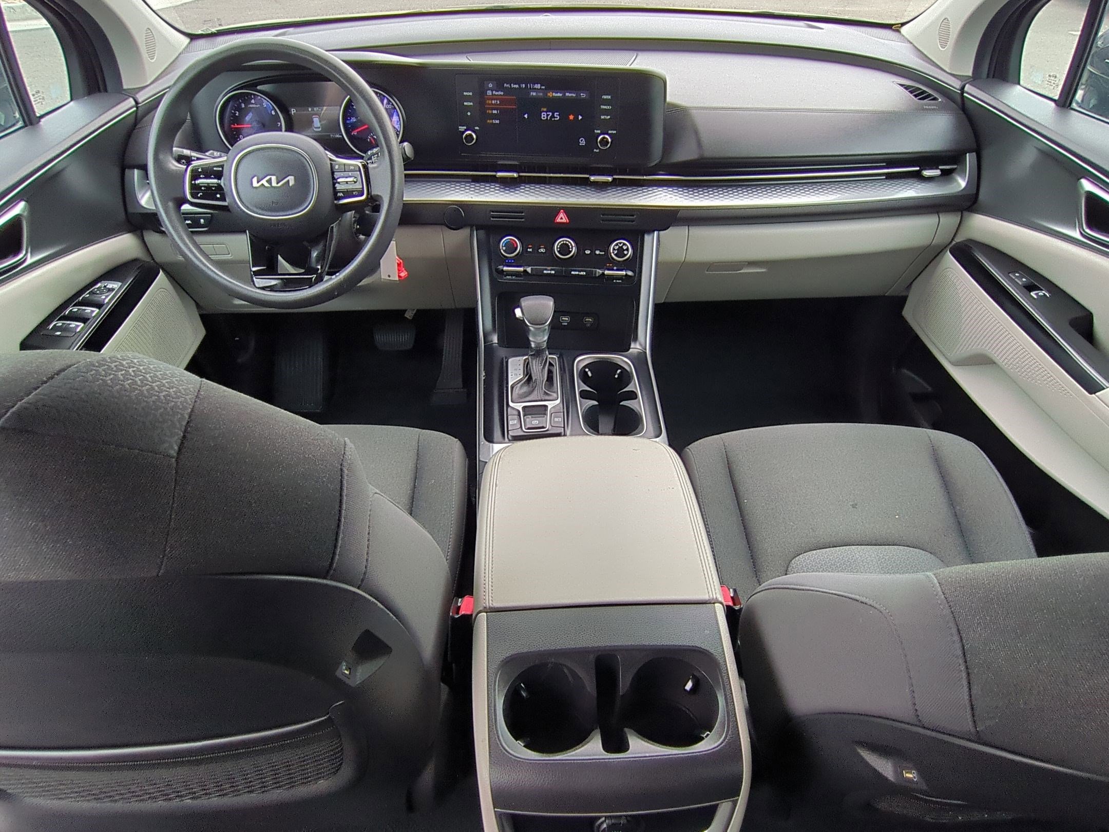 Used 2022 Kia Carnival LX image 25